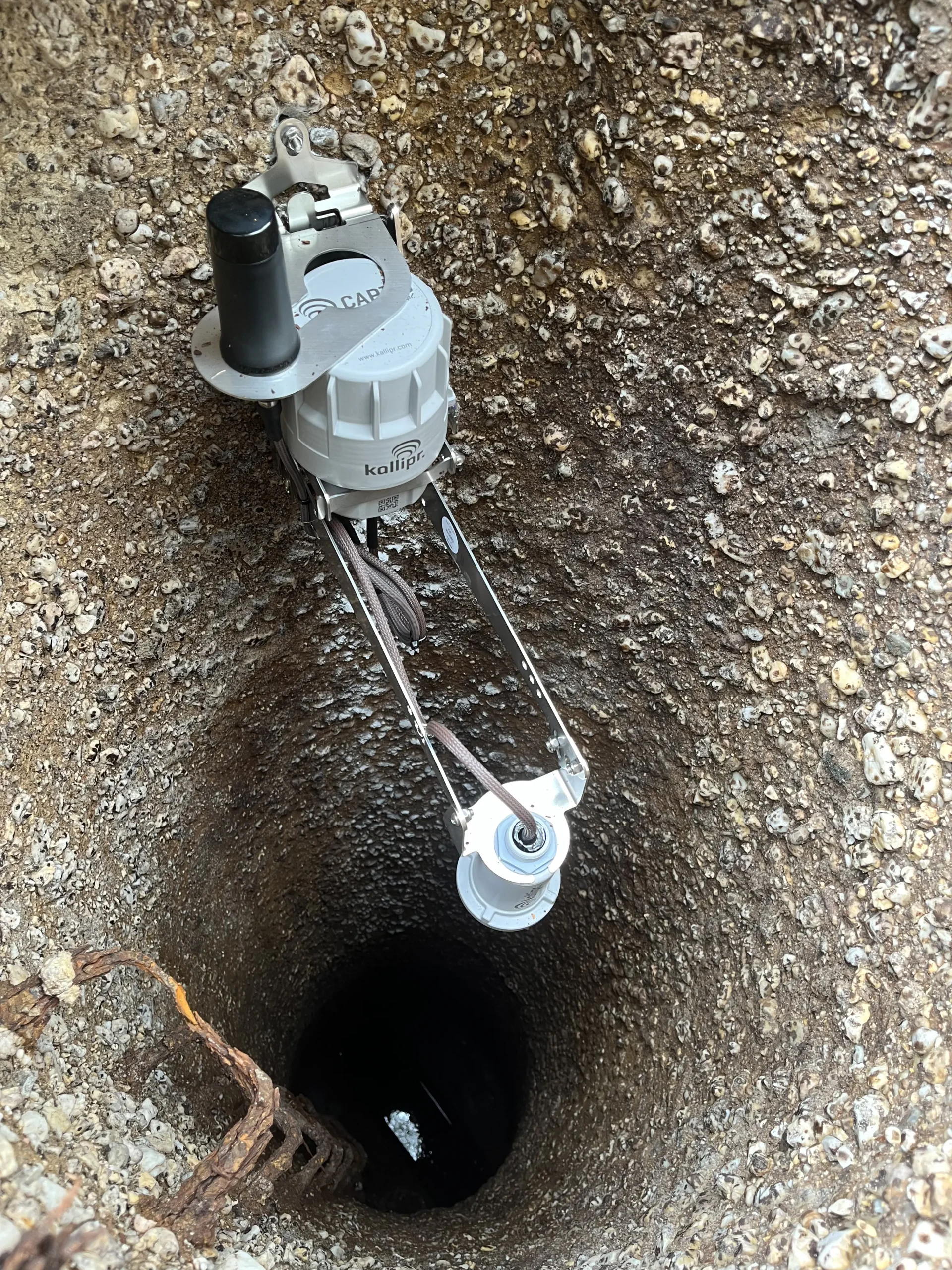 Radar sensor monitoring a deep sewer pit for water levels